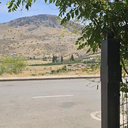 Villa נופש דביר - סוויטות מהממות ובקתה כפרית עם ג'קוזי ליד הכנרת - יש מקלט צמוד Migdal Exterior foto