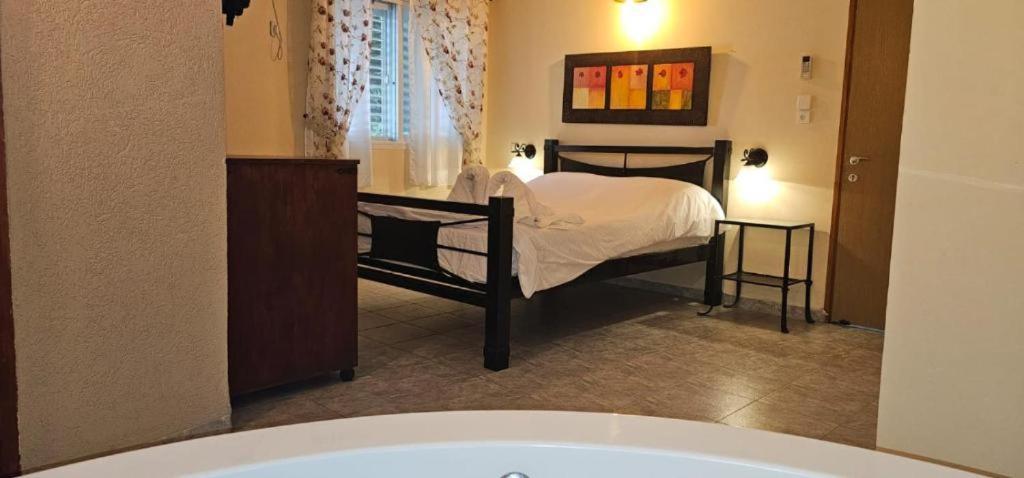 Villa נופש דביר - סוויטות מהממות ובקתה כפרית עם ג'קוזי ליד הכנרת - יש מקלט צמוד Migdal Exterior foto
