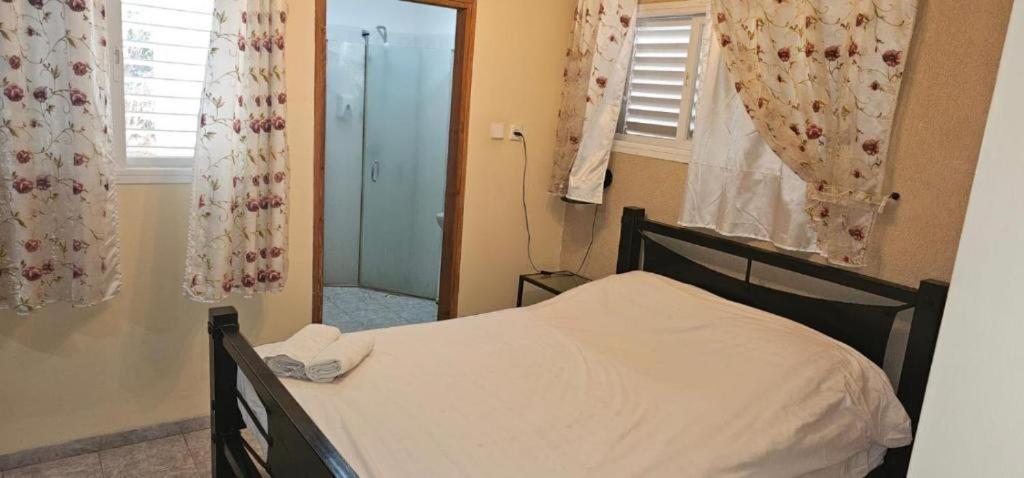 Villa נופש דביר - סוויטות מהממות ובקתה כפרית עם ג'קוזי ליד הכנרת - יש מקלט צמוד Migdal Zimmer foto